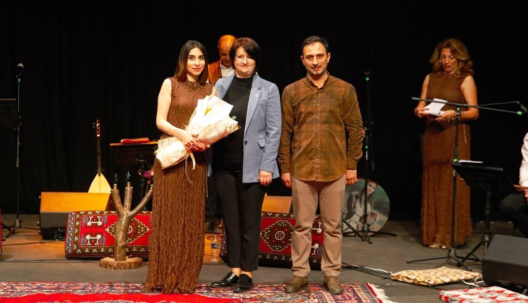 657694991 18452396683099135 2727258888453174581 N