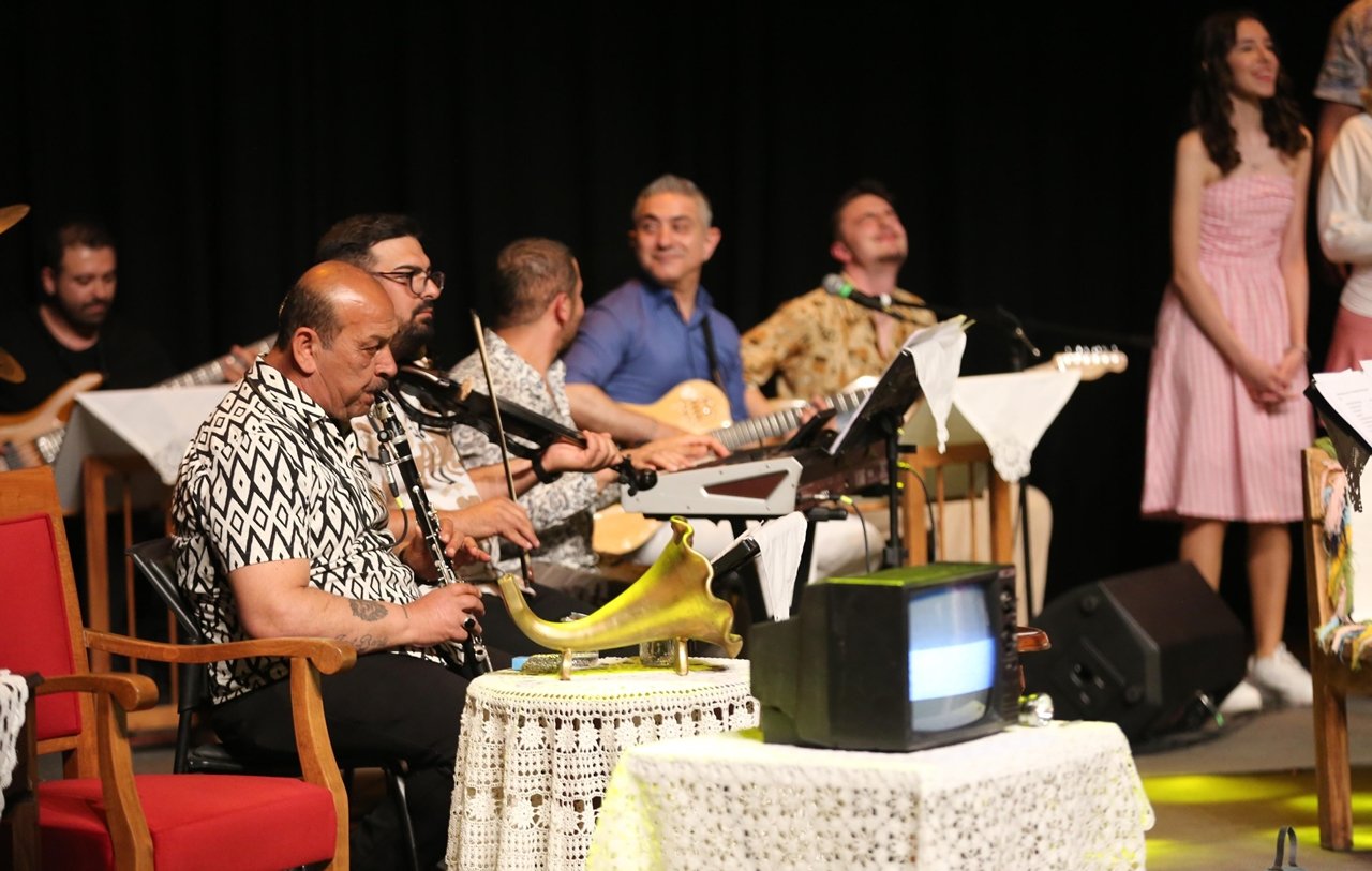 681656933 18456702850099135 8547249120415477634 N