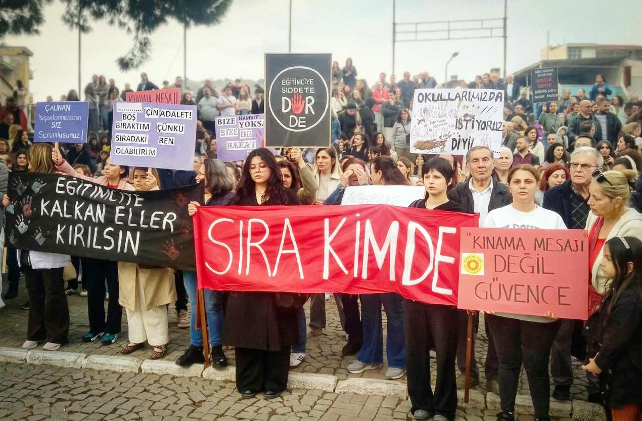 Bergama’da eğitimde şiddete karşı kitlesel yürüyüş yapıldı