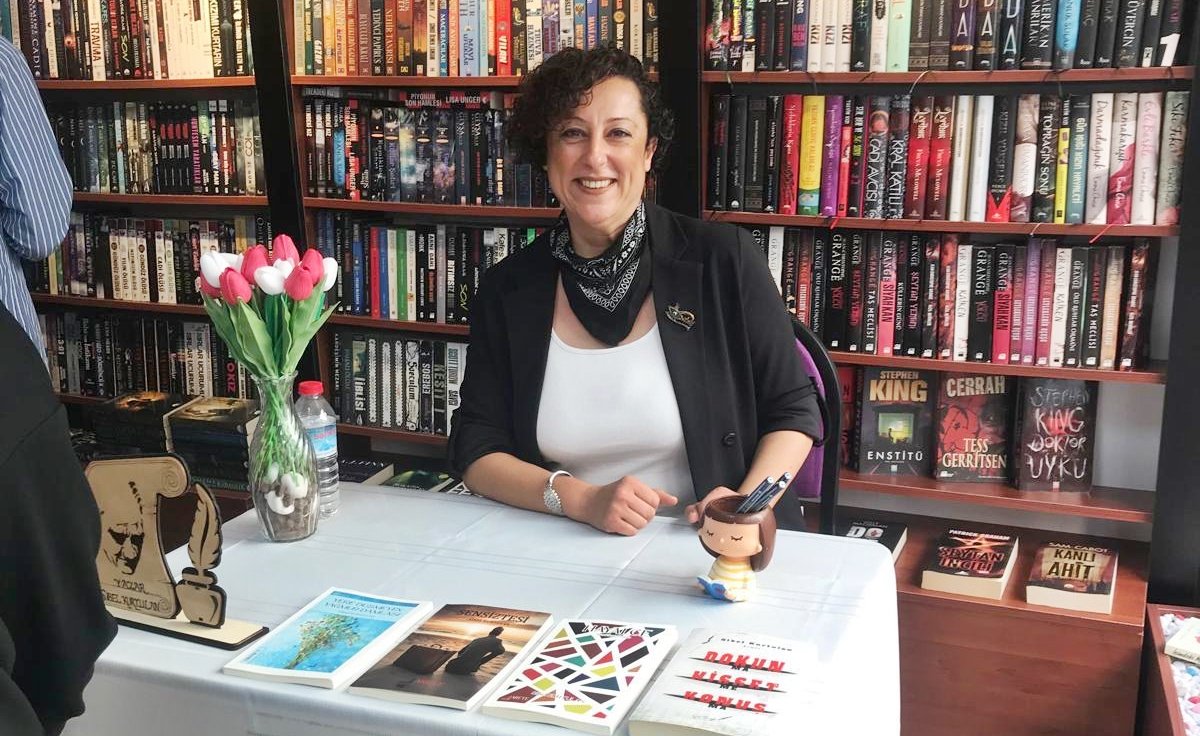 Üretken kalem Sibel Kurtulan’dan yeni roman: "Sensiztesi"