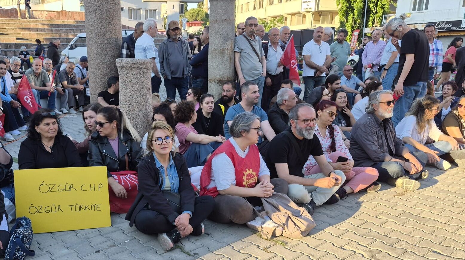 Bergama ve Dikili'de "Mutlak Butlan" kararı protesto edildi
