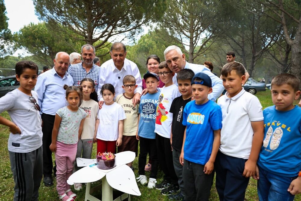 Başkan Tugay'dan Kozak’a hizmet çıkarması!