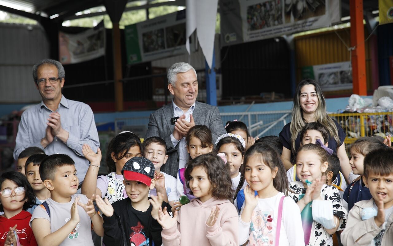 Bergama'da Dünya Çevre Günü'nde atıklar mamaya dönüştürüldü