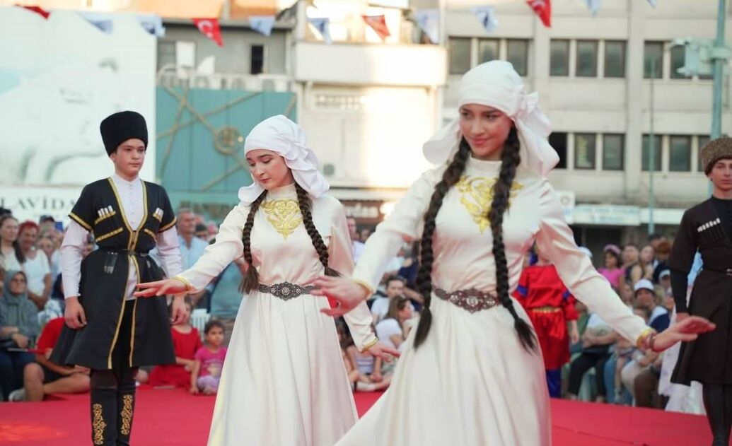 Uluslararası Bergama Kermesi’nin ikinci günü renkli etkinliklerle geçti