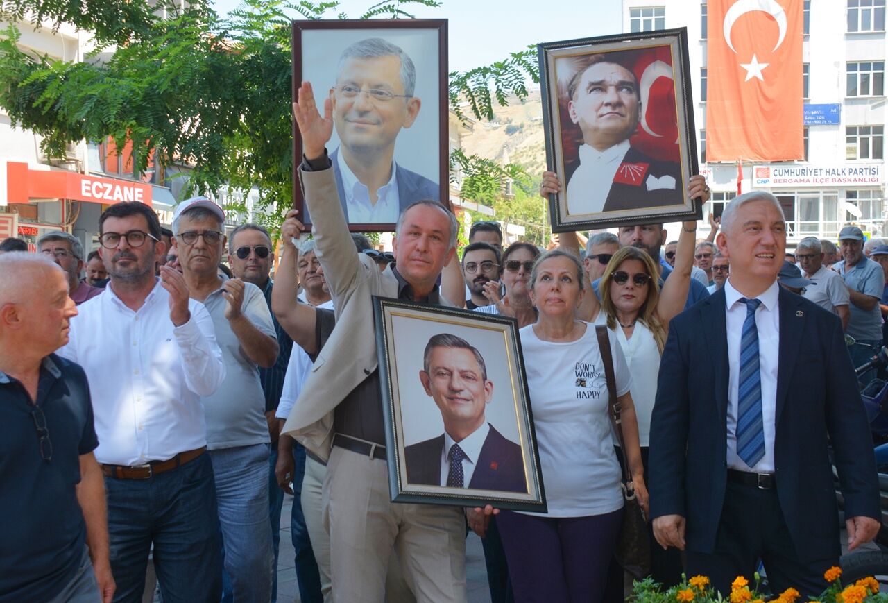 Bergama fire vermedi, yüzlerce partili YENİ Parti'ye geçti
