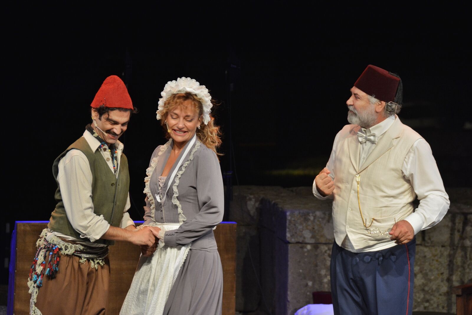 7. Bergama Tiyatro Festivali sanatseverlere unutulmaz bir büyü yaşatarak sona erdi