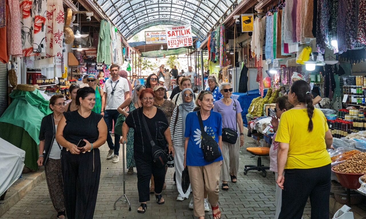 Kültür gezileriyle İzmir’i keşfettiler