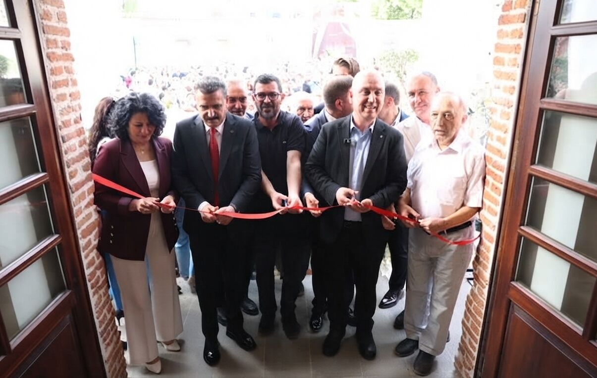 Tarihi yapı Bergama’nın yeni sosyal alanı oldu