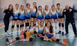 Dikili Lodos İzmir’i sallıyor! Filenin genç yıldızları şampiyonluğa koşuyor!