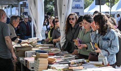 İzmirliler İZKİTAP’a akın etti