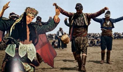 Efeleri, zeybeği, klarnetiyle Bergama'da büyülü bir Kermes!