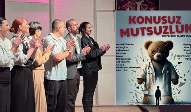 Ayvalık'ta 'Konusuz Mutsuzluk' oyununun prömiyeri yapıldı