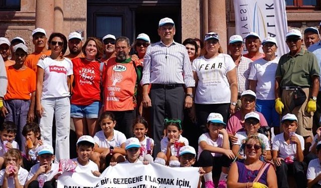 "Çöpler bizim değil ama Ayvalık bizim"