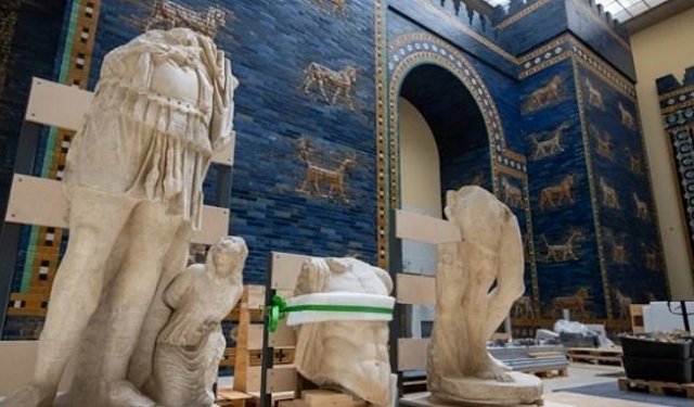 Berlin, Bergama'nın tarihi eserlerini Louvre'a gönderecek!