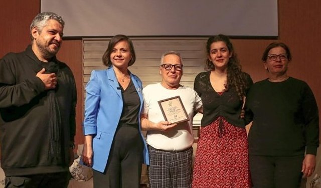 Hatırla Ey Peri, İzmir'de dakikalarca ayakta alkışlandı...