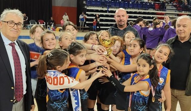 Dikili Lodos’un minikleri İzmir şampiyonu