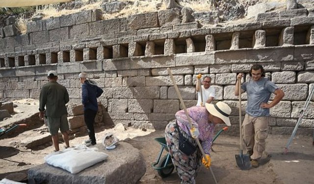 Asos'ta 3500 yıllık Bergama krallarının mimarisi ortaya çıkıyor!