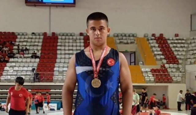 Bergamalı genç sporcu Türkiye şampiyonu oldu