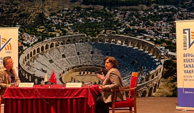 Bergama Tiyatro Günleri'nde "Tiyatro ve Dionysos İnancı" konuşuldu