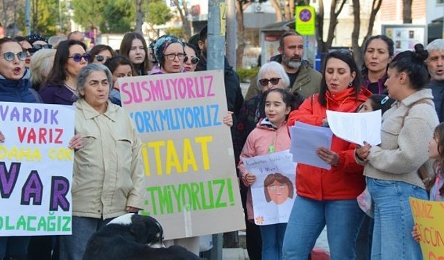 Bergama’da Kadınlar 8 Mart’ta sokaktaydı: "Eşit iş, eşit ücret, özgür yaşam!"