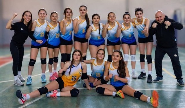 Dikili Lodos İzmir’i sallıyor! Filenin genç yıldızları şampiyonluğa koşuyor!