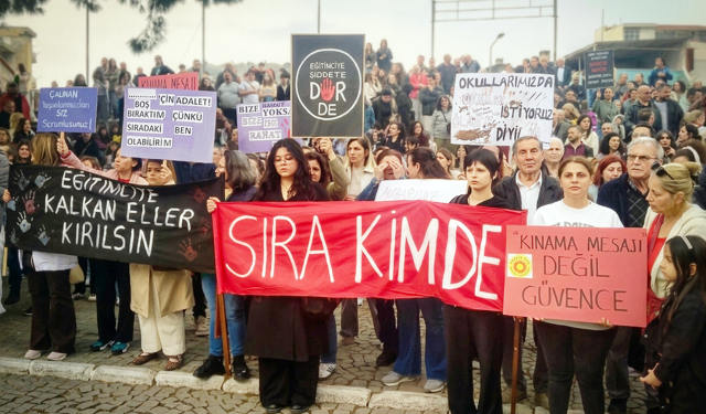 Bergama’da eğitimde şiddete karşı kitlesel yürüyüş yapıldı