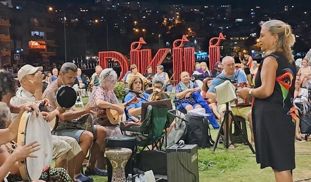 “Dikili Eski Tüfekler Orkestrası”: Eski ve sıcak Türkiye ruhuna bir selam