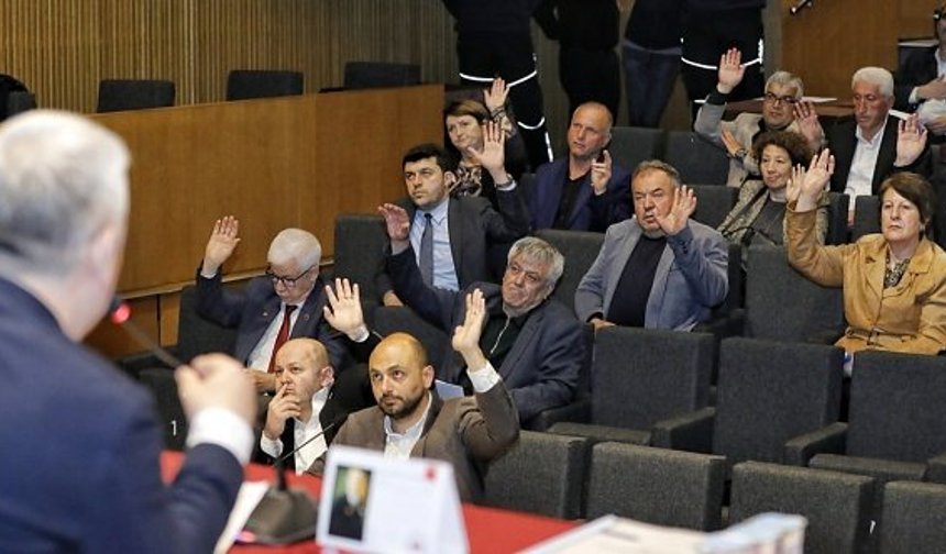 Bergama‘da ihale dosyaları mercek altında!