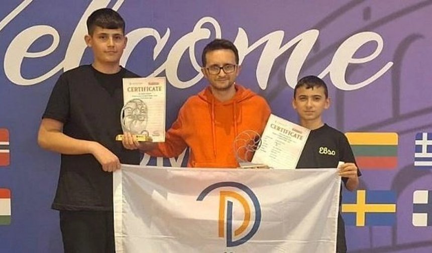 Bergamalı öğrenciler İtalya’da çifte gurur yaşadı