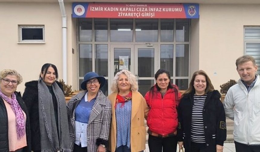 Dikili Umut Tiyatrosu umudu sahneye taşıyor!