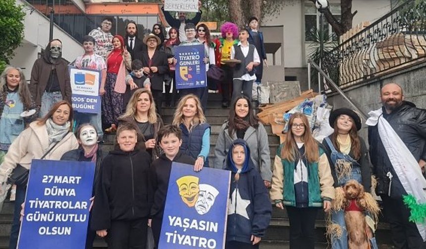 Bergama sokakları tiyatro günlerinde renklendi