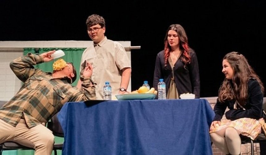 Bergamalı çocuklar sahneyi salladı! Oyun sonunda alkış tufanı koptu