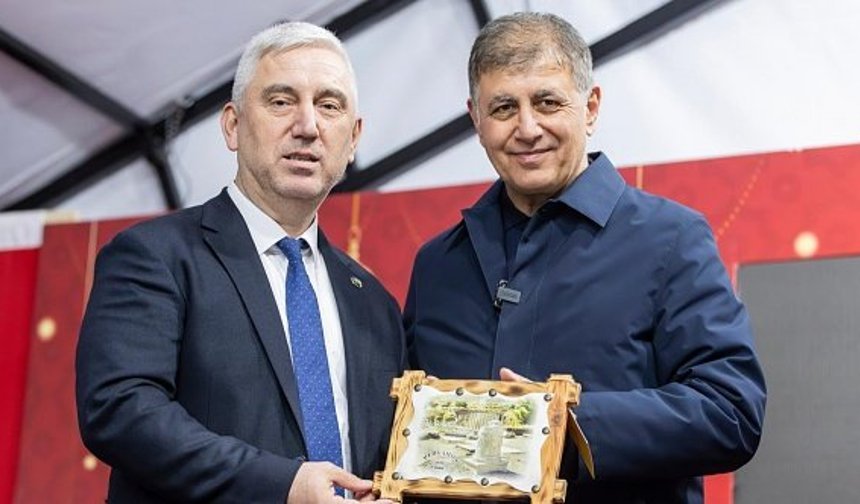 Bergama’nın iftar sofrası Tıp Bayramı'nda doktor başkanları buluşturdu