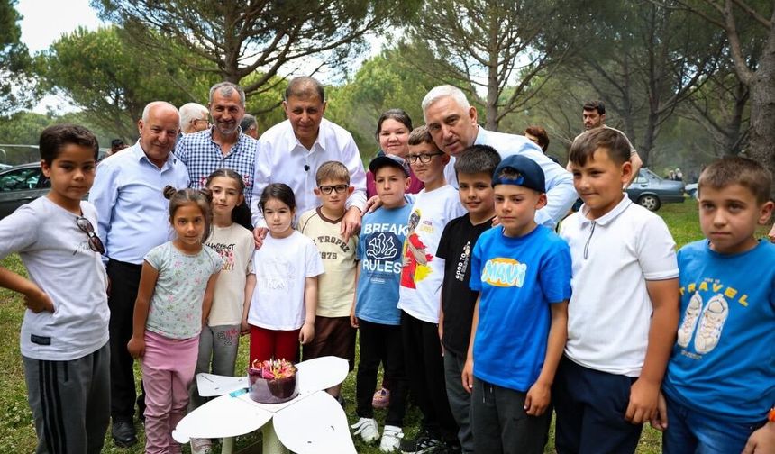 Başkan Tugay'dan Kozak’a hizmet çıkarması!