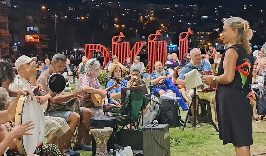 “Dikili Eski Tüfekler Orkestrası”: Eski ve sıcak Türkiye ruhuna bir selam