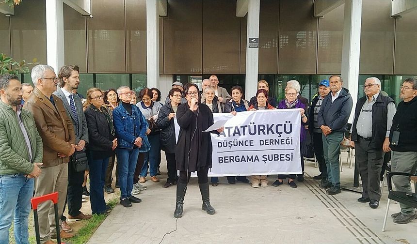 Bergama'ya gelen Yücel Arzen Hacıoğulları protesto edildi
