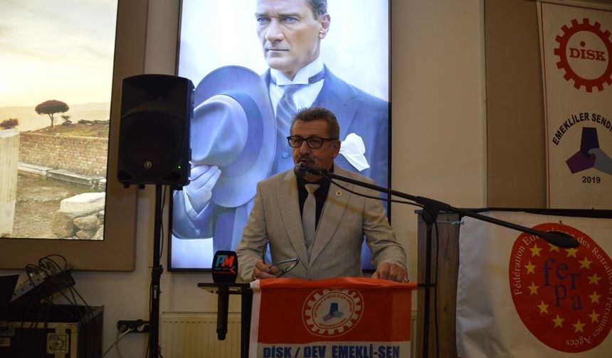 DİSK Emekli-Sen Bergama: "Cumhuriyet emektir, aydınlıktır!"